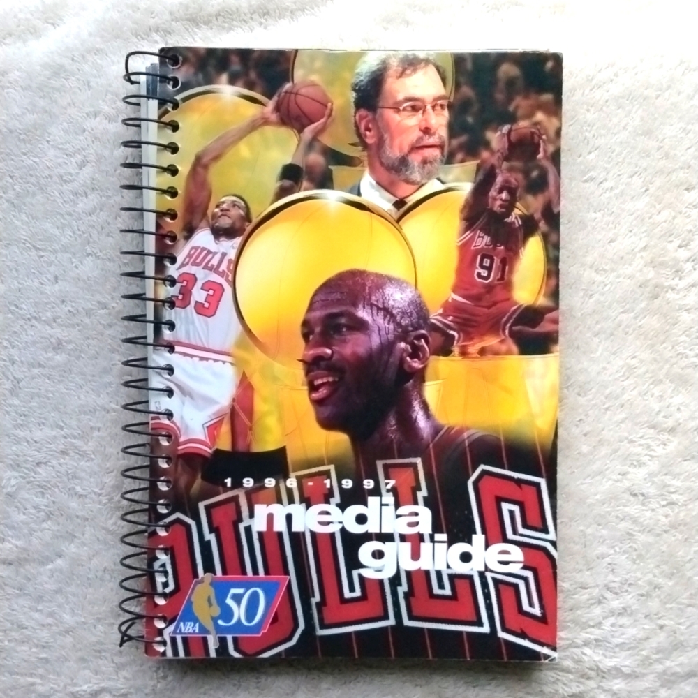 Chicago bulls official team players book